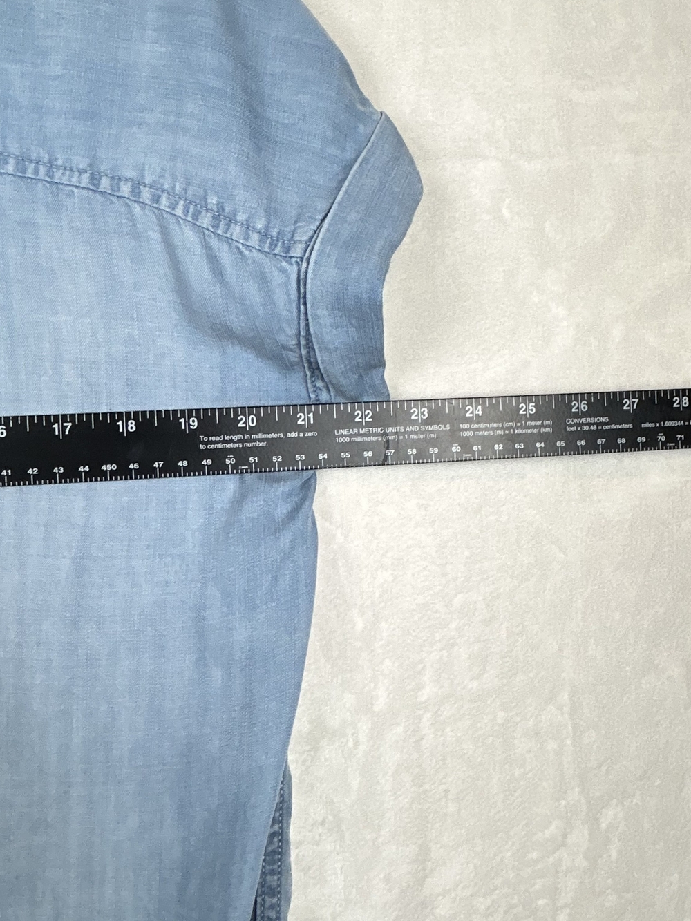 Lola River Harper Denim Pullover Top Womens Medium Blue Half Button Hi-Low - Picture 9 of 9